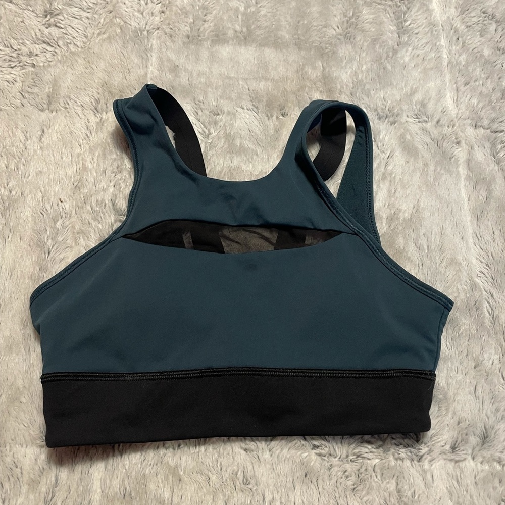 Lululemon sports bra size 4